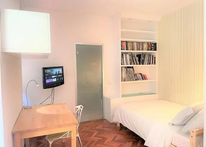 Acogedor apartamento, exterior con balcón y aire acondicionado en Chueca, Madrid